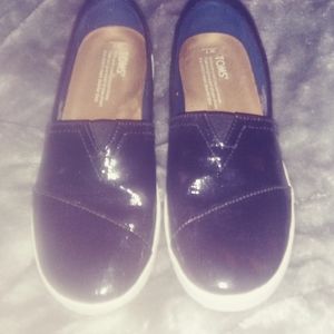 TOMS LEATHER SLIP-ON